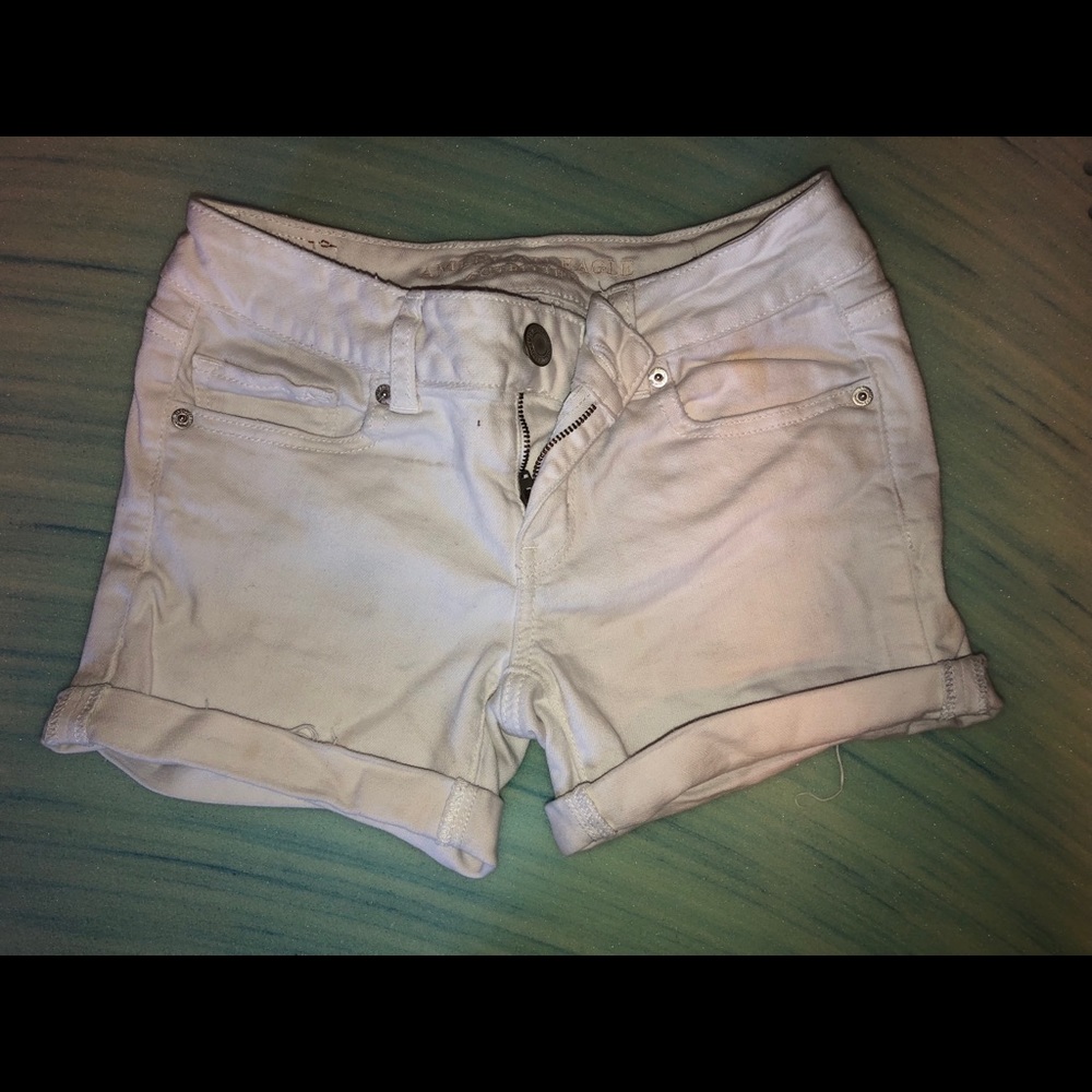 Whiter American eagle mid rise shorts
